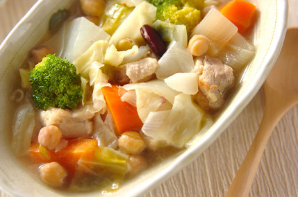 豆入りジャガのスープ煮