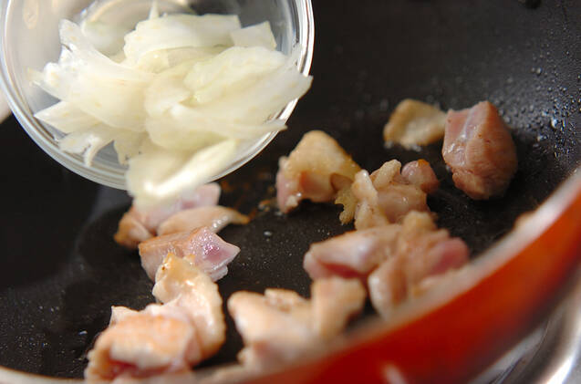 セロリとチキンのココナッツ炒めの作り方の手順2