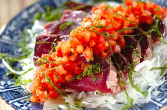 カツオのたたきトマトショウガドレッシング