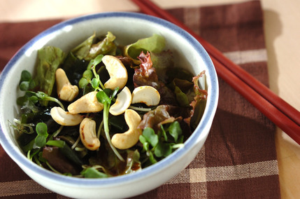 サニーレタスと海藻のサラダ