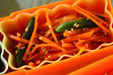 ニンジンとインゲンのゴマ和え