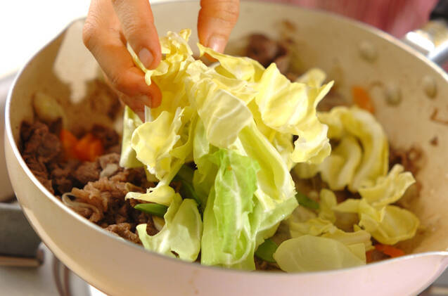 牛肉と春キャベツのオイスター炒めの作り方の手順8