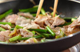 豚肉とニンニクの芽のオイスター炒めの作り方6