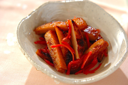 さつま揚げと紅ショウガの炒め物