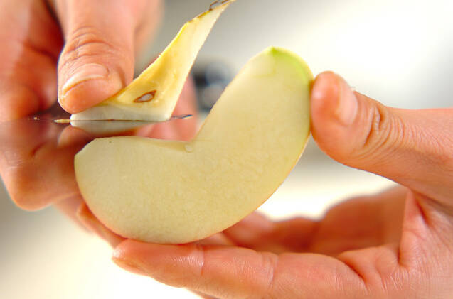 リンゴのソテーの作り方の手順1