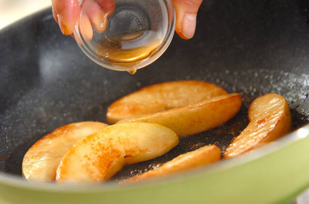 リンゴのソテーの作り方の手順3