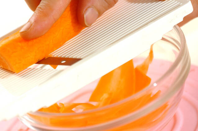 ニンジンとツナのサラダの作り方の手順1