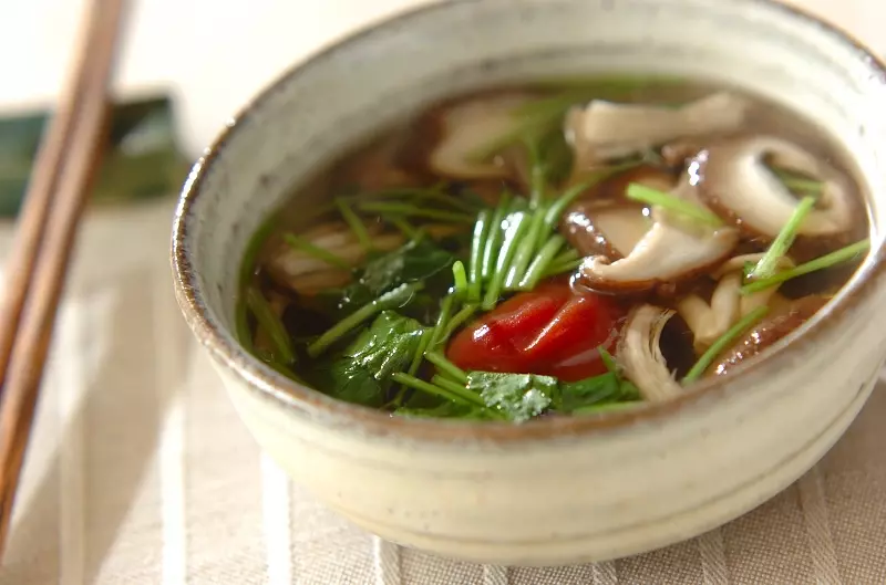 キノコの梅風味汁 レシピ 作り方 E レシピ 料理のプロが作る簡単レシピ