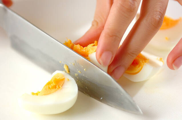 ゆで卵のふりかけ和えの作り方の手順1