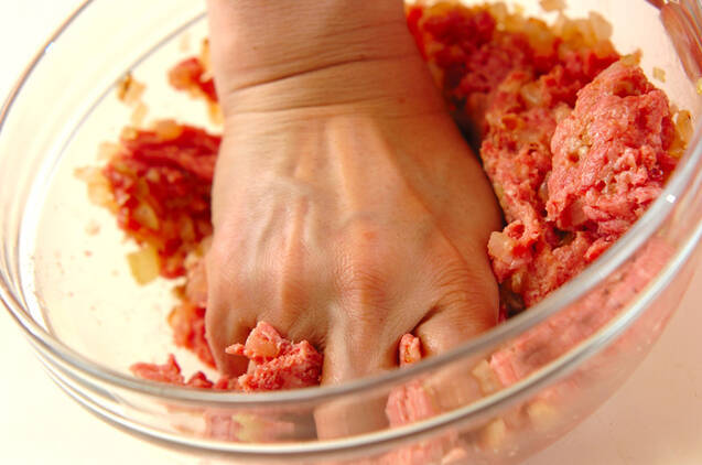 たっぷりコーン入りハンバーグの作り方の手順3