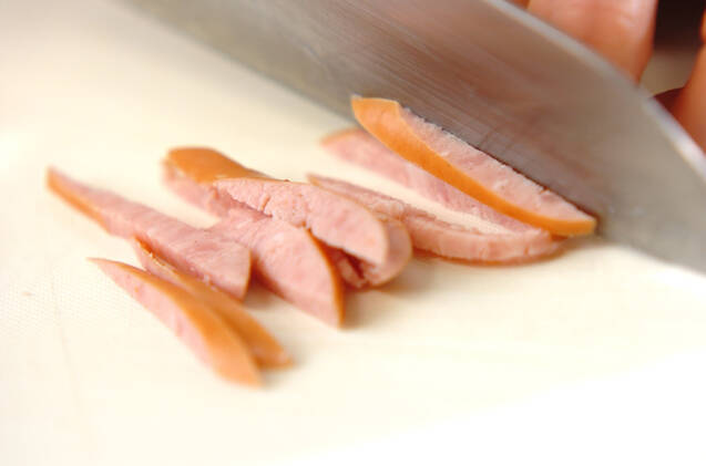 ソーセージ入りオムレツの作り方の手順1