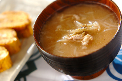 モヤシと豚肉のトロミみそ汁