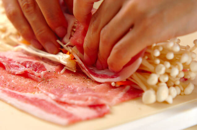 豚肉のエノキ巻きの作り方の手順2