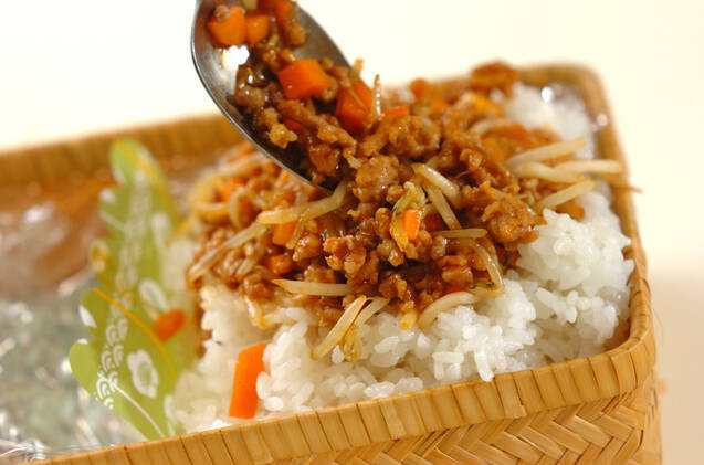 ひき肉そぼろ丼の作り方の手順3