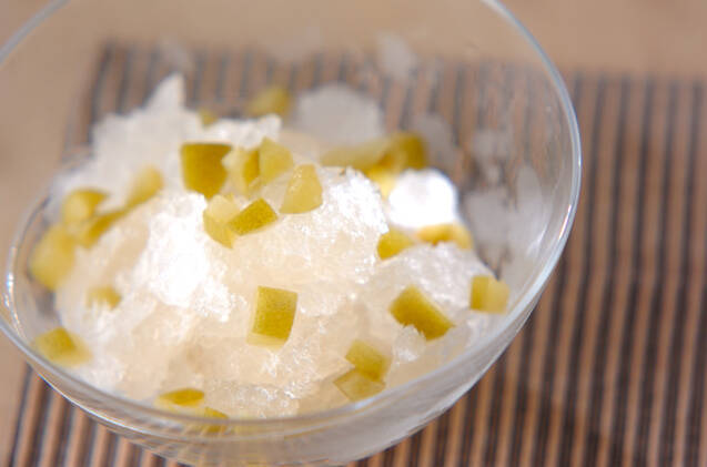 ガラスの器に入った、梅酒シャーベット