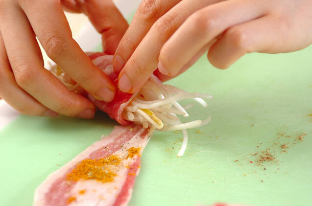 モヤシの肉巻きの作り方の手順1