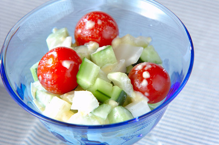 キュウリのコロコロサラダ
