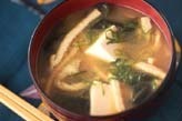 豆腐とワカメのみそ汁