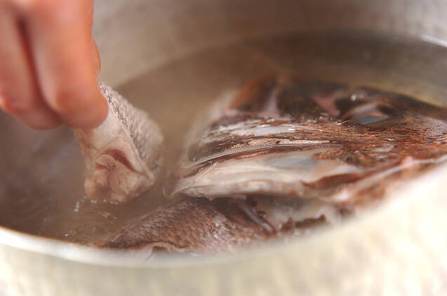 鯛のアラ炊きの作り方の手順4