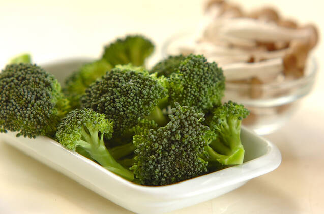 蒸しブロッコリーのからししょうゆ和えの作り方の手順1