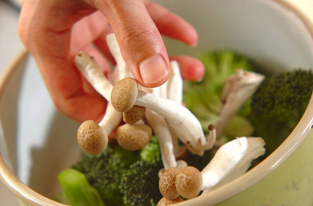 蒸しブロッコリーのからししょうゆ和えの作り方の手順3