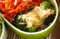 ブロッコリーのダブルチーズ焼き