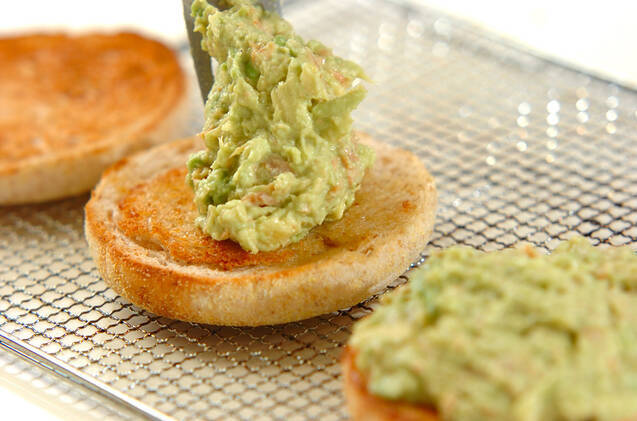 鮭アボカドのオープンサンドの作り方の手順4