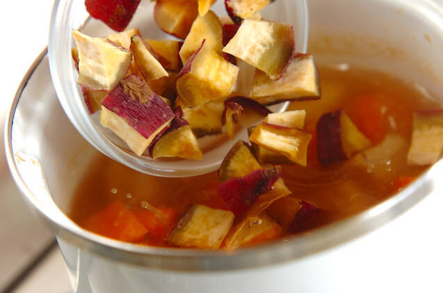 干し芋の根菜スープの作り方の手順4