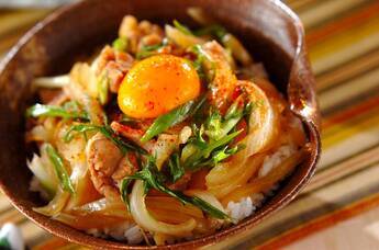 鶏肉のすき焼き丼