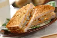 梨とピーナッツバターのサンドイッチ