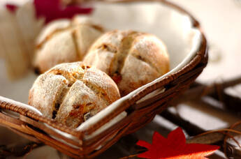 甘栗とクルミのパン(ホットクロスバンズ)