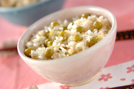 エンドウ豆とホタテ缶の炊き込みご飯