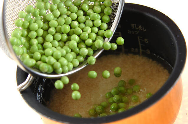エンドウ豆とホタテ缶の炊き込みご飯の作り方の手順3