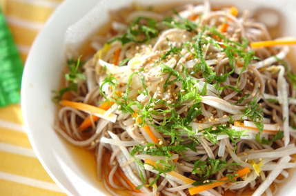 たっぷり野菜のそばサラダ