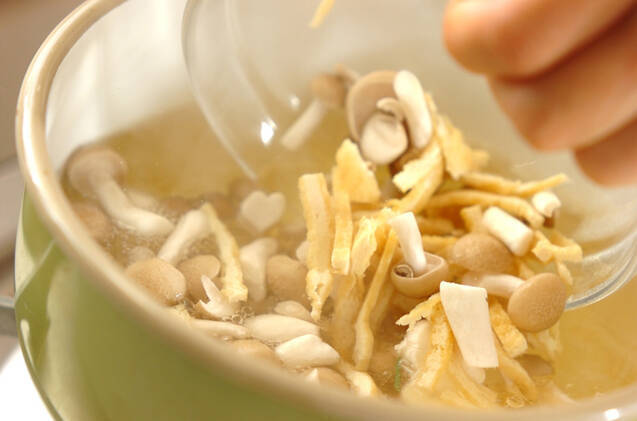 納豆とシメジの合わせみそ汁の作り方の手順4