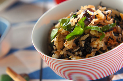 キノコとヒジキの炊き込みご飯