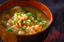 ナスと天かすのみそ汁