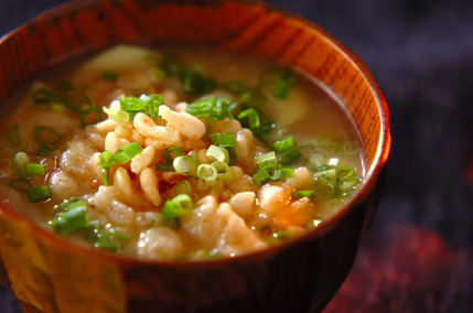 ナスと天かすのみそ汁