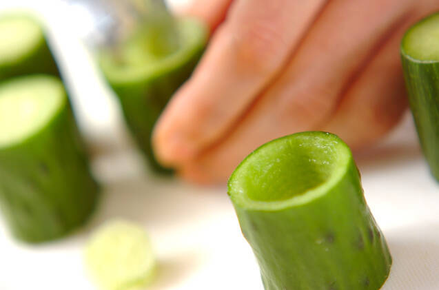 ひと口キュウリカップの作り方の手順1