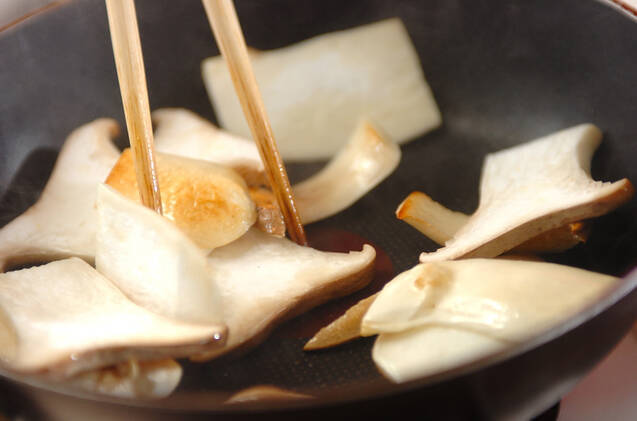エリンギのレモンペッパー炒めの作り方の手順2