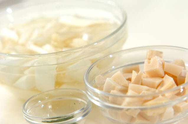 タケノコとウドの木の芽和えの作り方の手順1