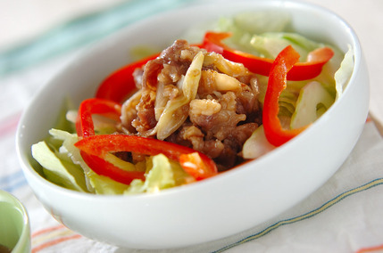 味付け肉のごちそうサラダ