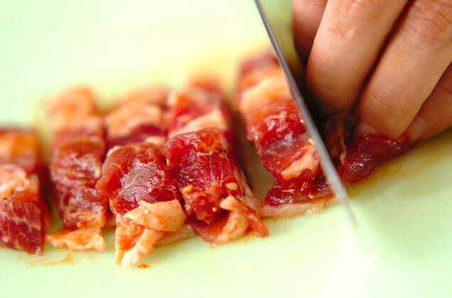 味付け肉のごちそうサラダの作り方の手順1