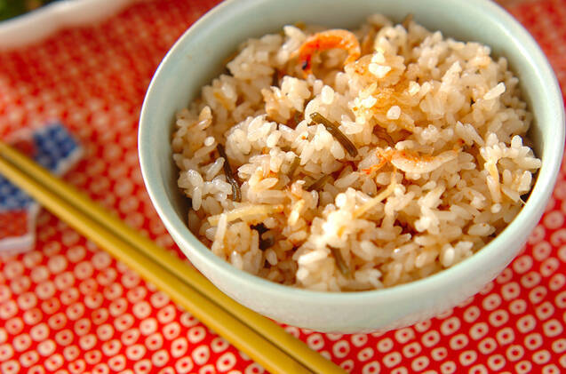 塩昆布と桜エビの炊き込みご飯