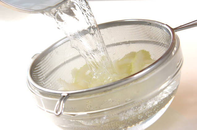 セロリのヨーグルト和えの作り方の手順1