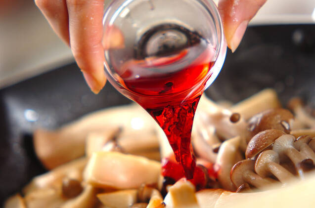 キノコの赤ワインソテーの作り方の手順4