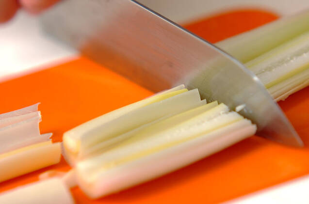 白ネギのガーリックパスタの作り方の手順1