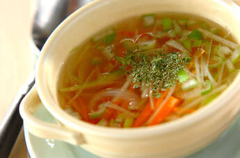 せん切り白ネギのスープ