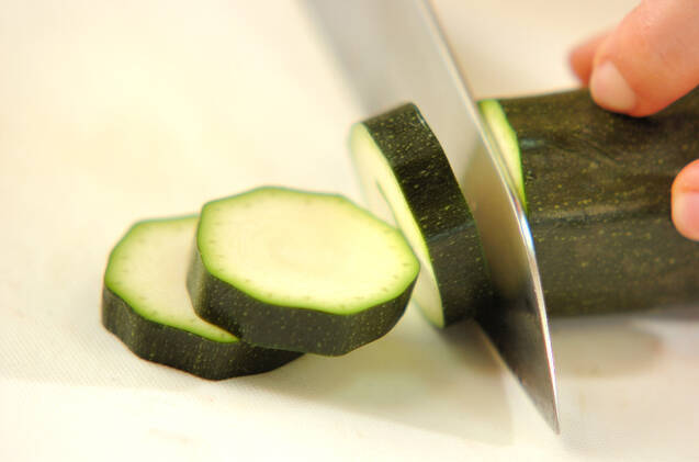 ズッキーニのだし浸しの作り方の手順1