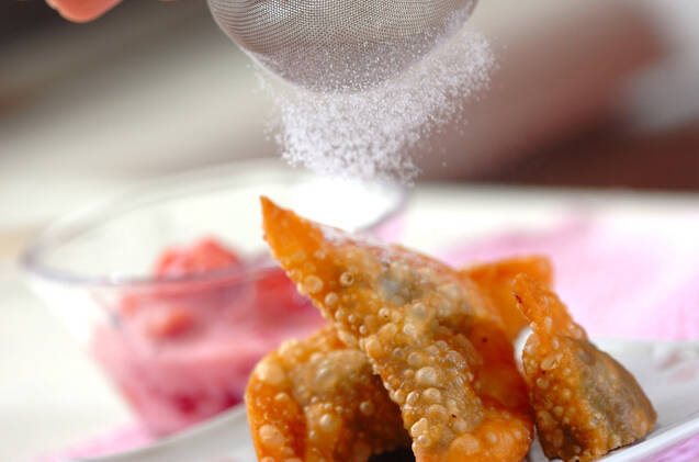 揚げチョコ餃子・イチゴソースの作り方の手順4